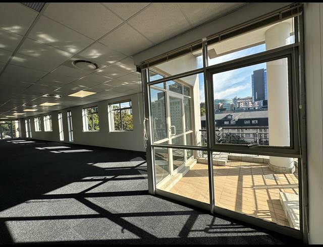 1,210M² OFFICE TO LET IN SANDTON CENTRAL